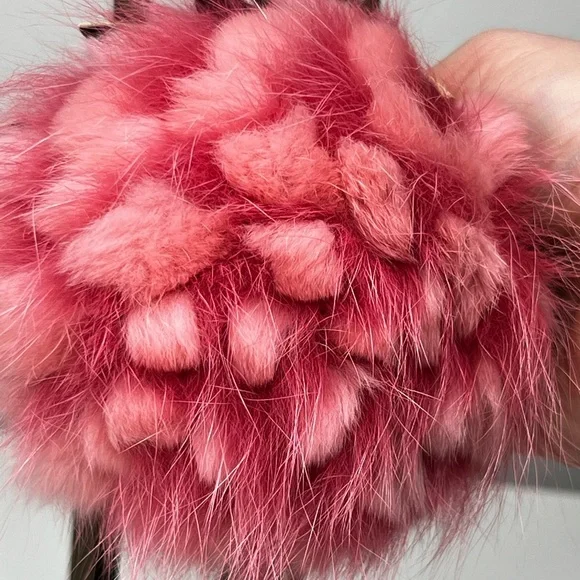 ❌SOLD❌Fendi Fur Bag Charm - Picture 6 of 8